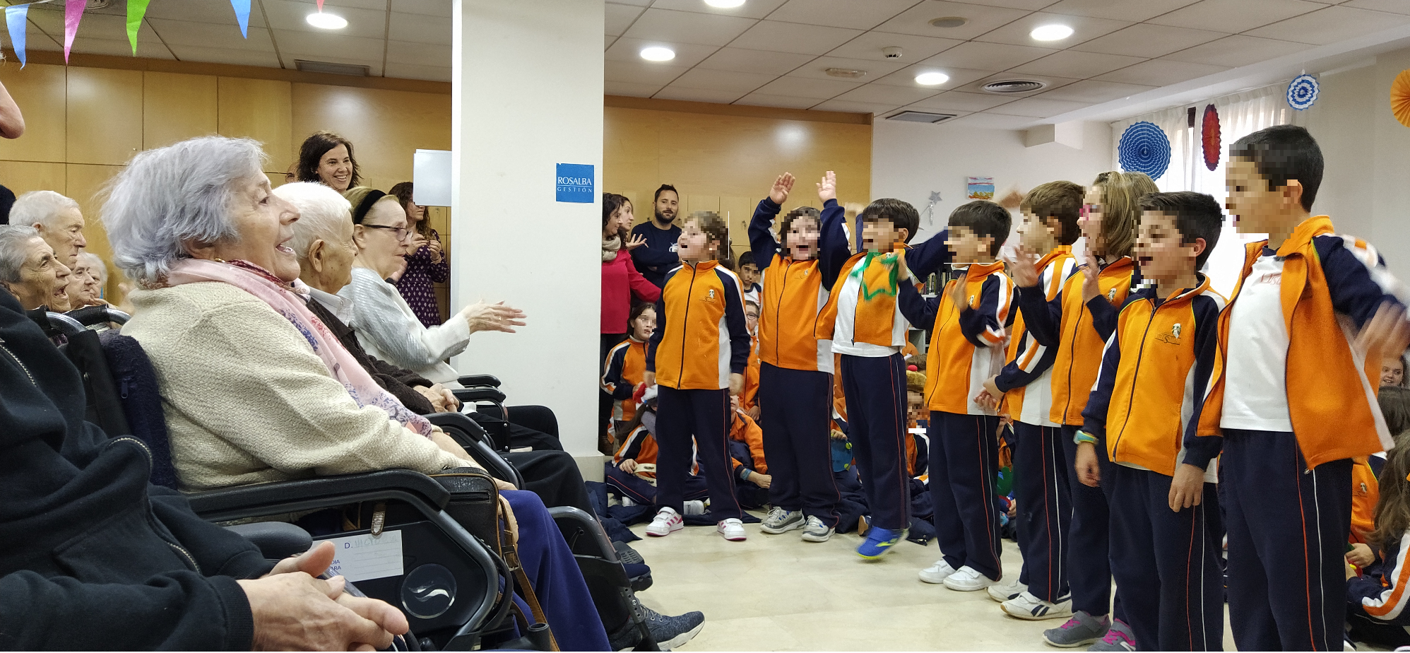 El Coro infantil del Colegio Nova Híspalis actúa en Rosalba Sevilla la Nueva