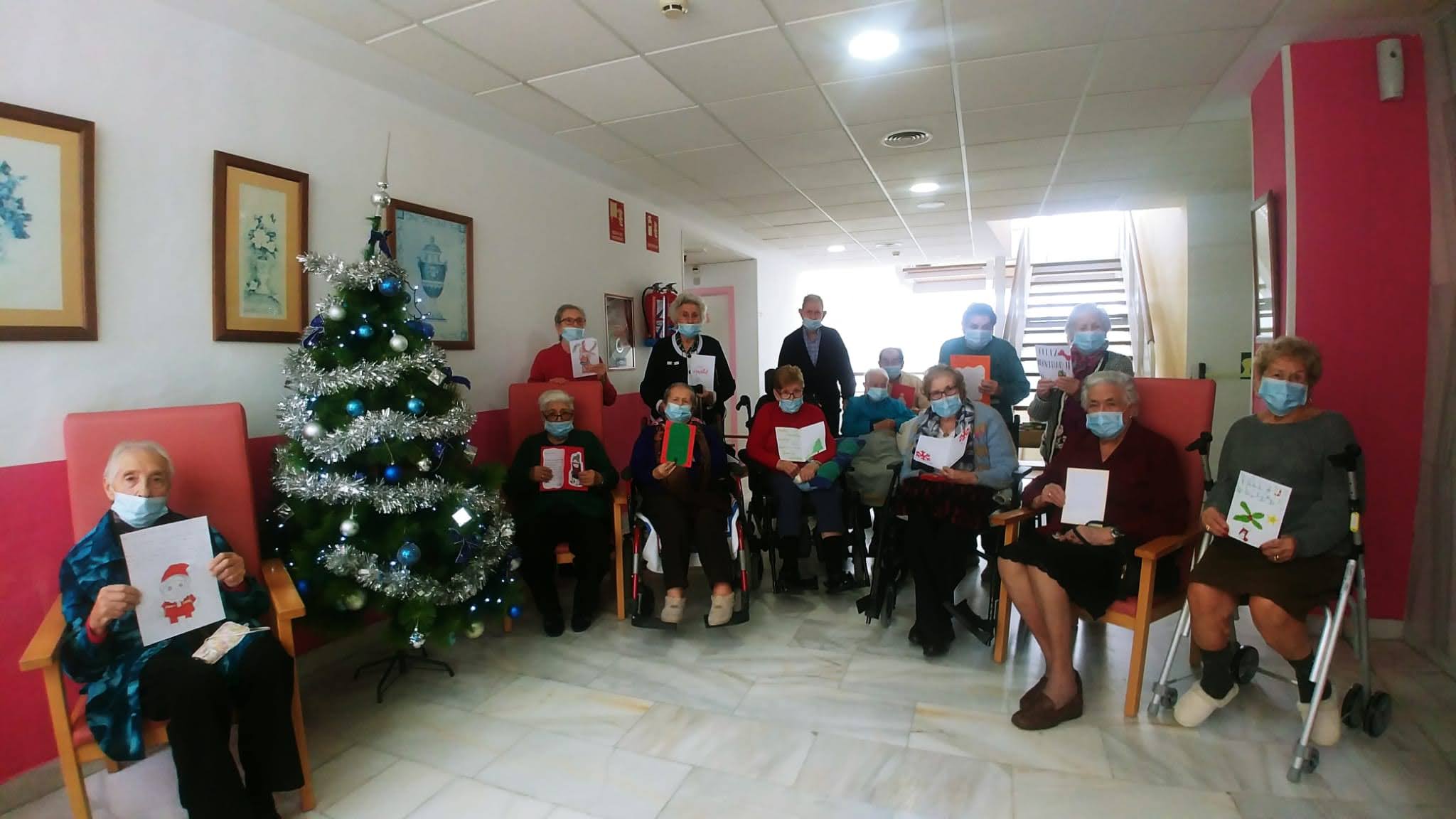 Los residentes de Urbanización de Mayores reciben cartas al “Abuelo Invisible”