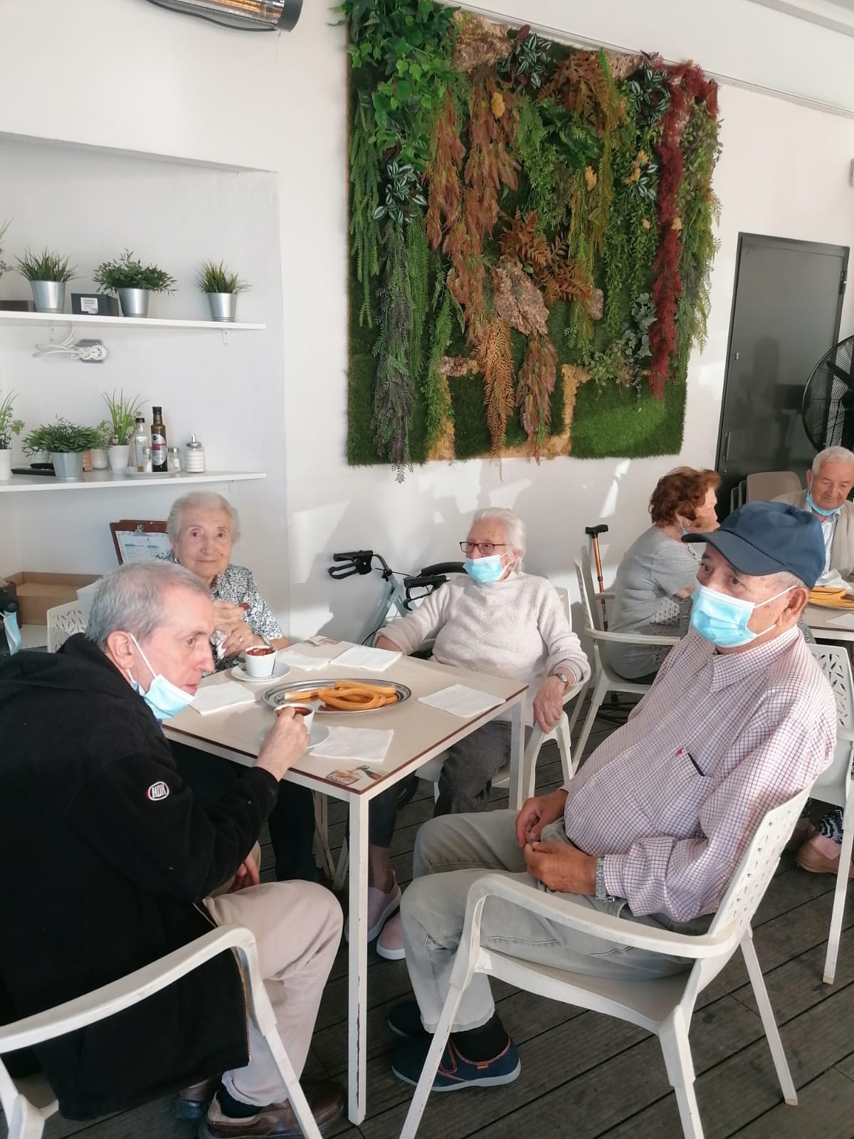 Merienda en Rosalba Sevilla la Nueva